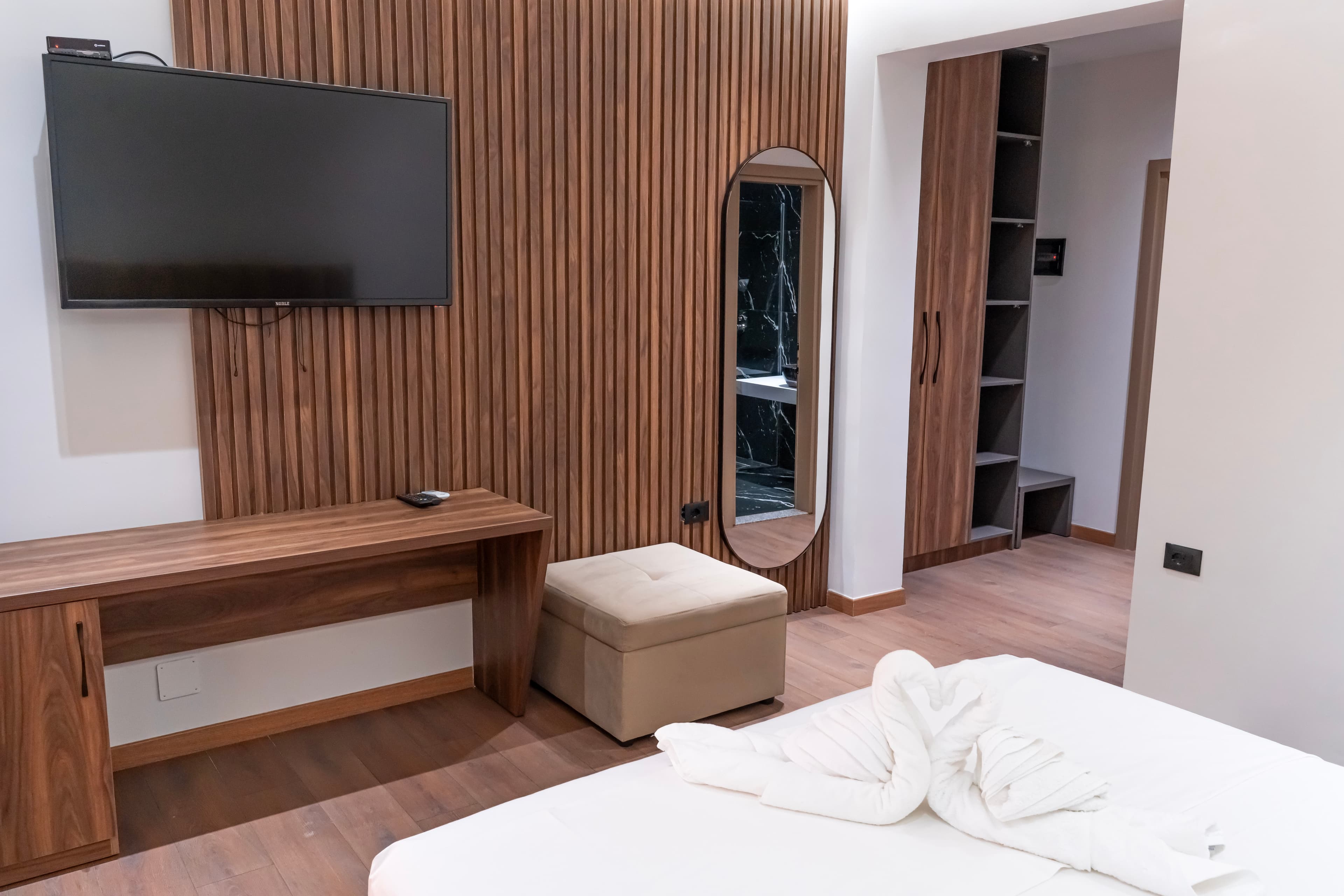 Deluxe Suite 3