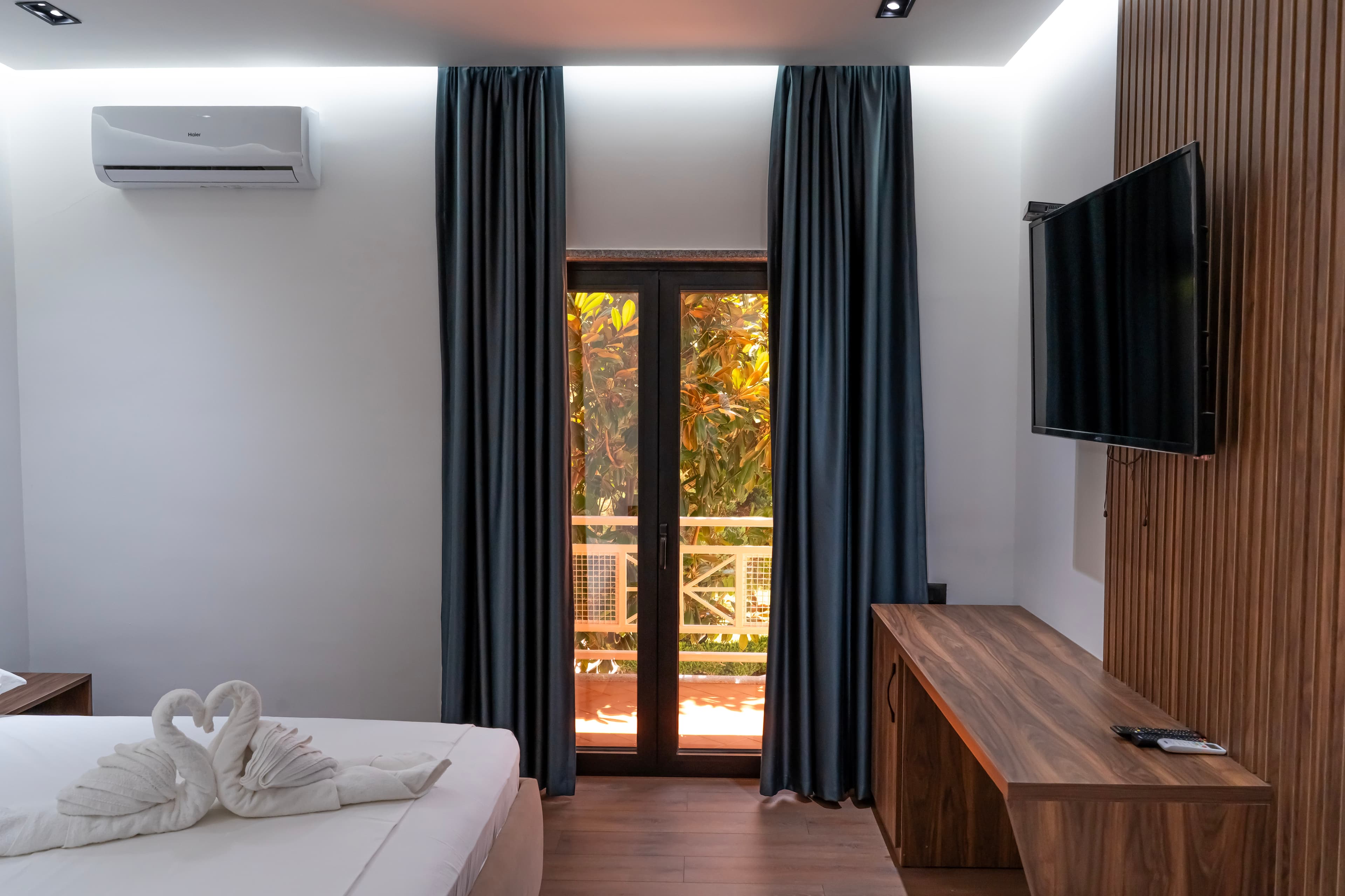 Deluxe Suite 4